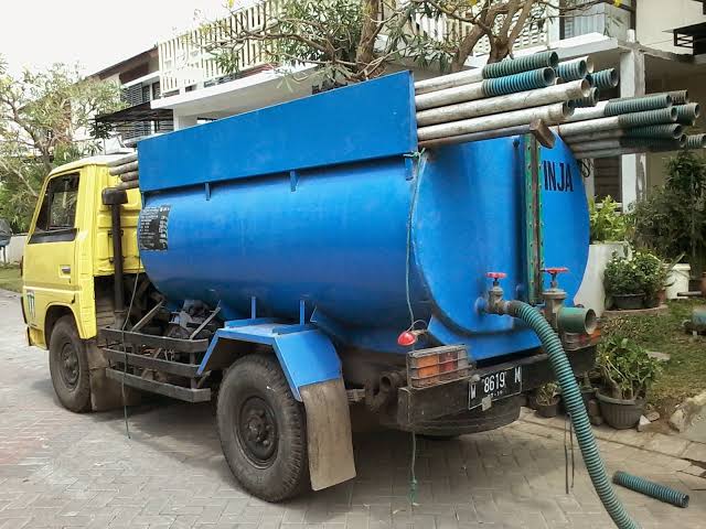 Armada sedot WC Kasembon Malang Indoseptik